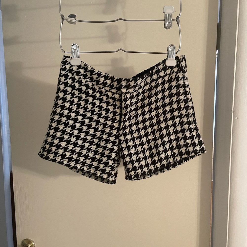 Judith March Houndstooth Shorts
